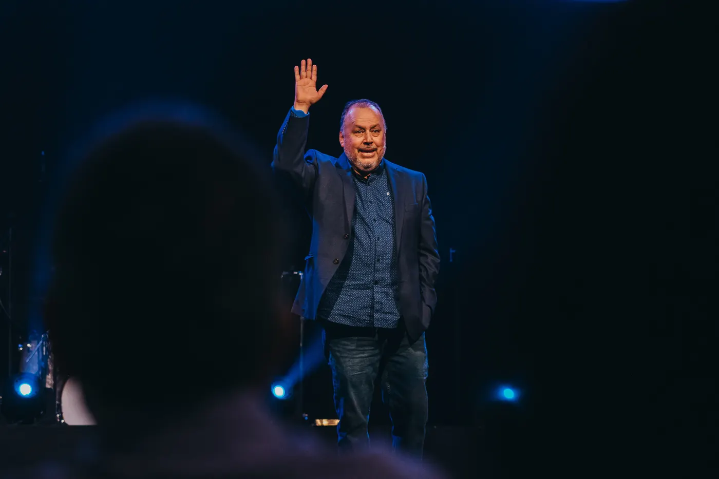 Pastor Luis Pereda predicando